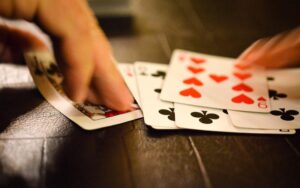 Cách Chơi Bài Phỏm Giỏi - Mẹo Hay Từ Cao Thủ Hàng Đầu