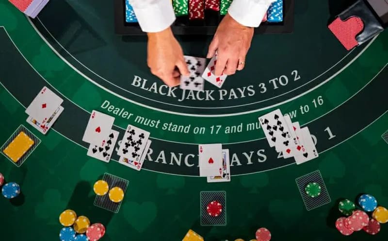 Luật chia và rút - Cách chơi Blackjack cơ bản