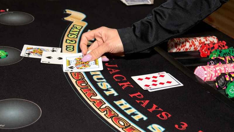 Luật cơ bản - Cách chơi Blackjack dễ hiểu